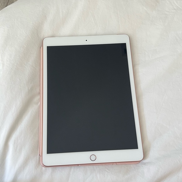 iPad 7th generation - Picture 1 of 2
